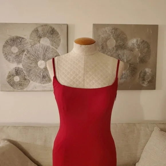 La Femme Caged Strappy-Back Gown size 6 in Red. - Picture 3 of 9